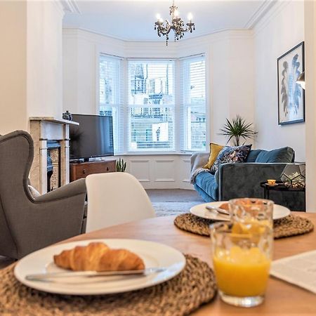 Perfectly Located 4 Storey Townhouse With 2 Parking Spaces In Central Harrogate Eksteriør bilde