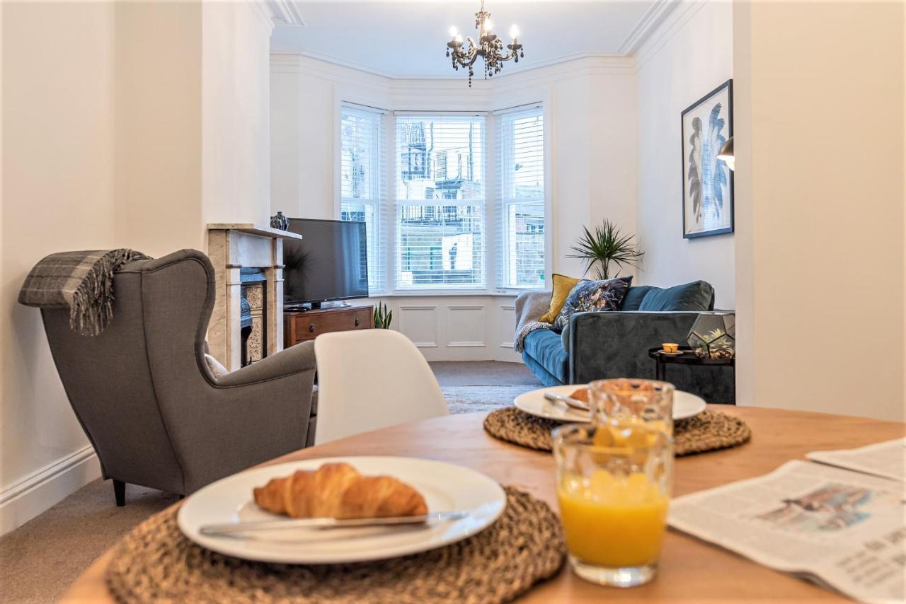 Perfectly Located 4 Storey Townhouse With 2 Parking Spaces In Central Harrogate Eksteriør bilde