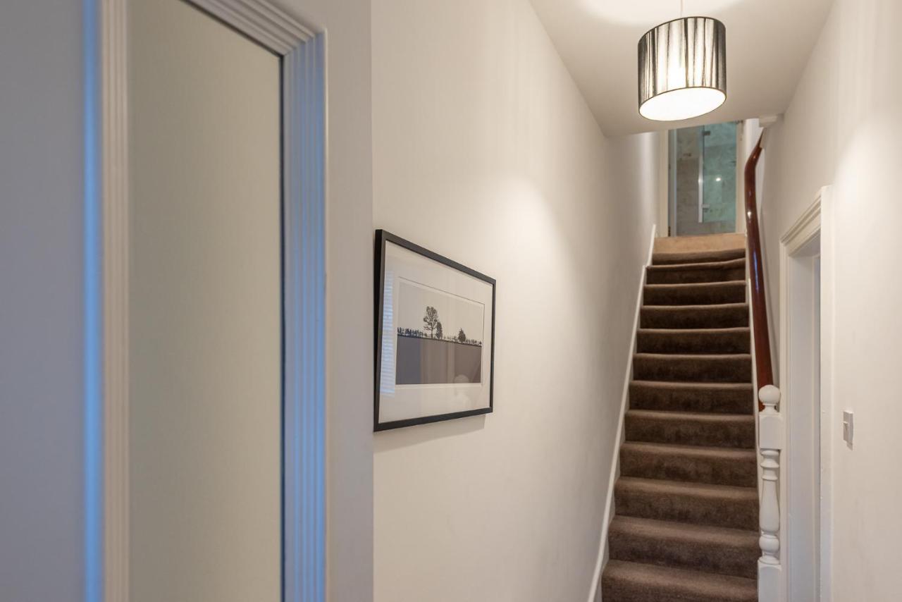 Perfectly Located 4 Storey Townhouse With 2 Parking Spaces In Central Harrogate Eksteriør bilde
