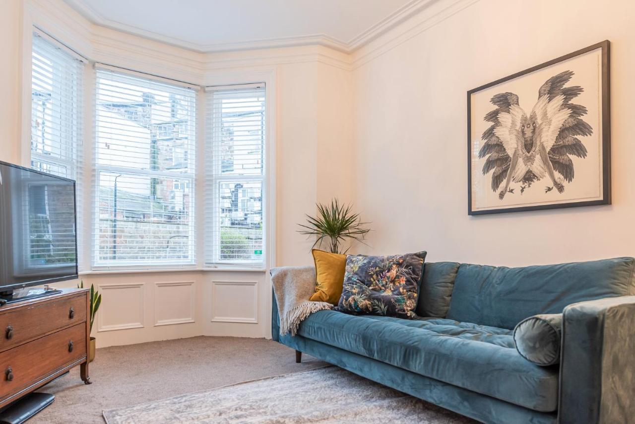 Perfectly Located 4 Storey Townhouse With 2 Parking Spaces In Central Harrogate Eksteriør bilde