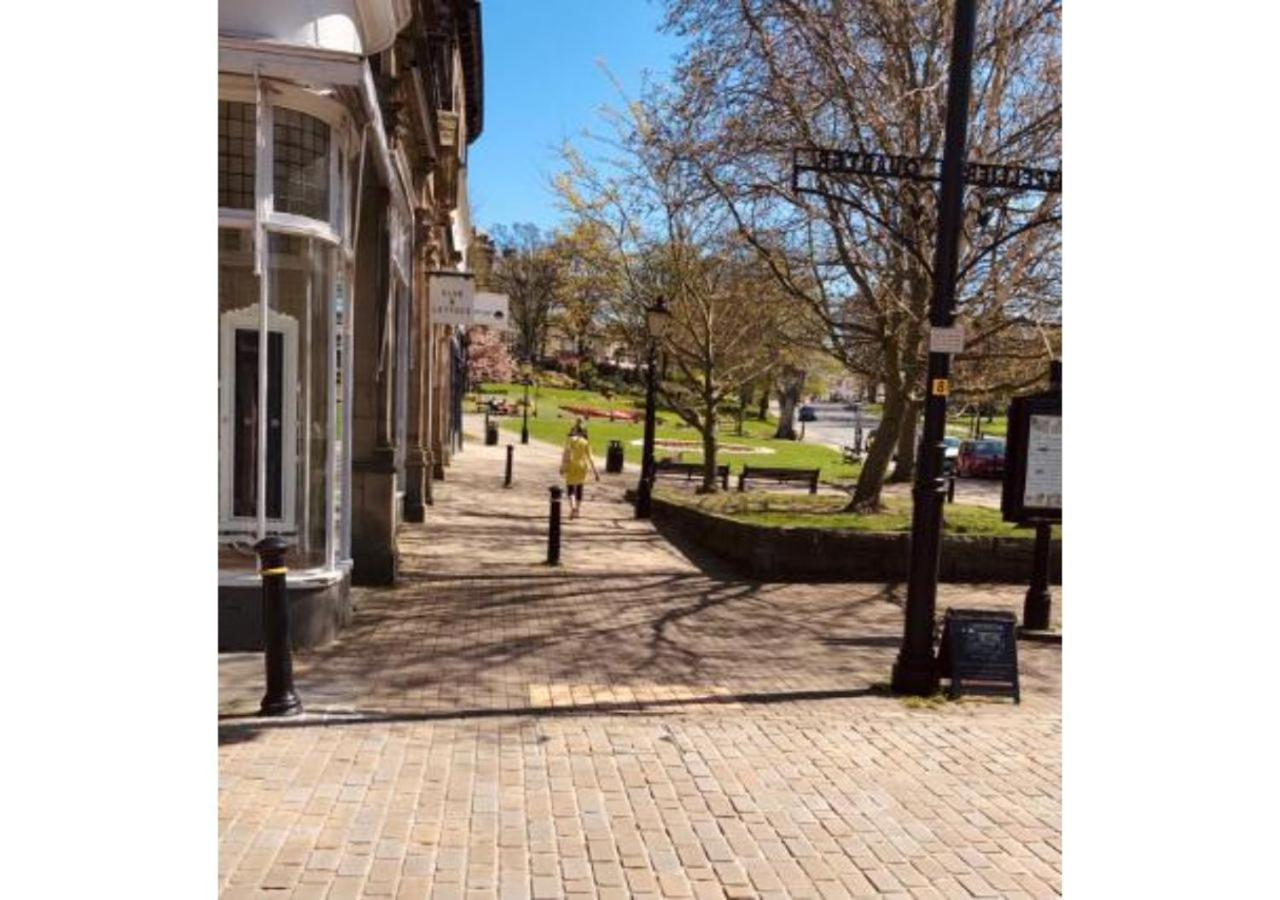 Perfectly Located 4 Storey Townhouse With 2 Parking Spaces In Central Harrogate Eksteriør bilde