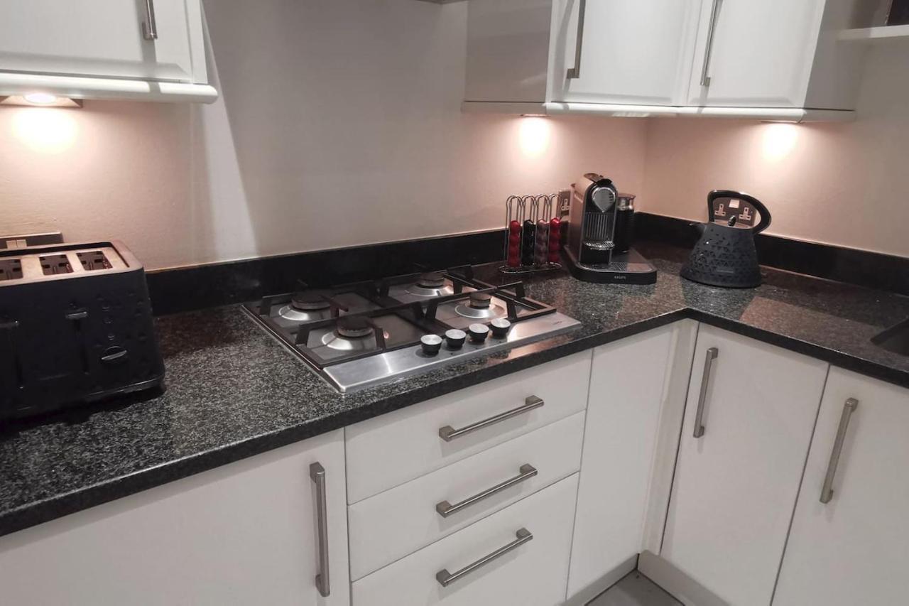 Perfectly Located 4 Storey Townhouse With 2 Parking Spaces In Central Harrogate Eksteriør bilde